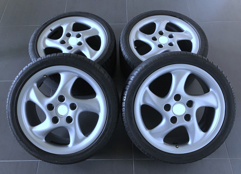 Turbo-Alufelgen 8 + 10 J 18, original, passend für Porsche 993