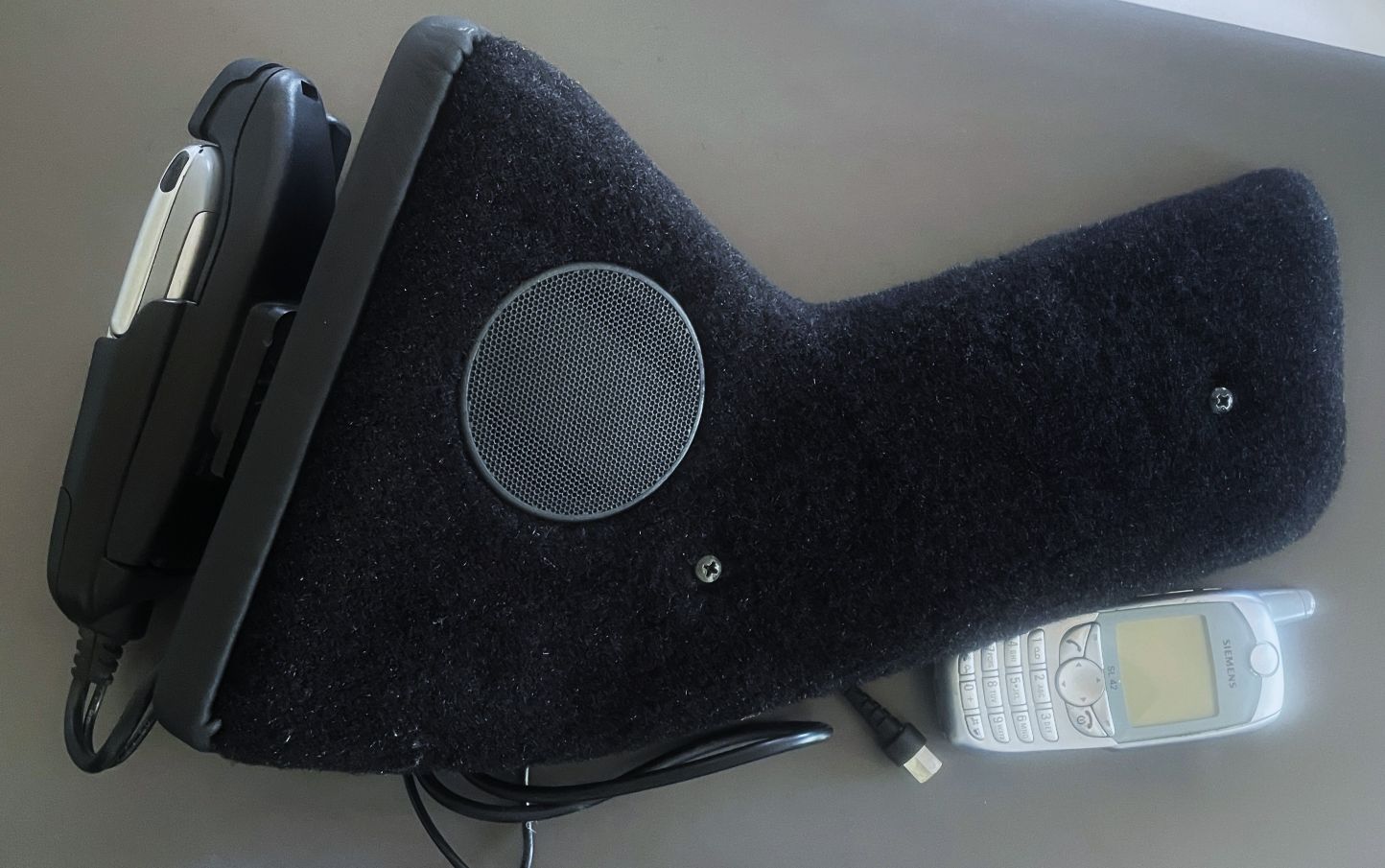 Leder- / Velour-Telefonkonsole mit 2 Siemens-Handys, original, passend für Porsche 964
