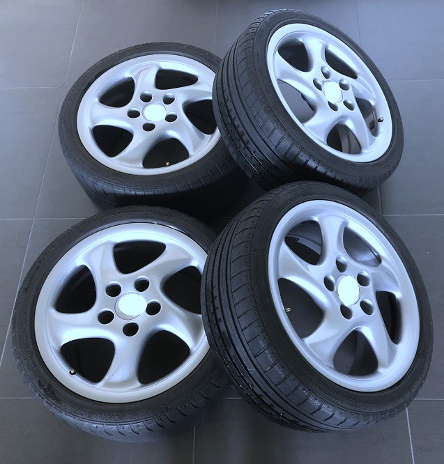 Turbo-Alufelgen 8 + 10 J 18, original, passend für Porsche 993