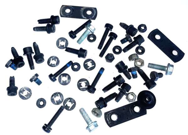 Schrauben / Befestigungsmaterial für Motorhaube / Spoiler, passend für Porsche 996 C2 / C4