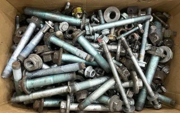 Schraubensatz vom unfallfreien Schlachtfahrzeug, passend für Porsche 996