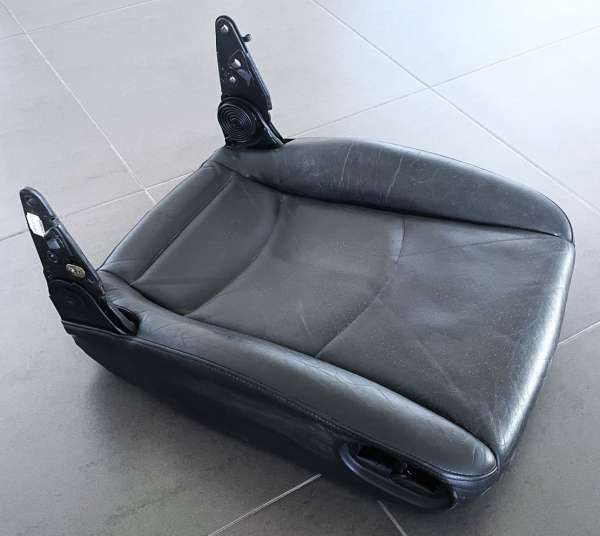 Sitzkonsole rechts, mit Schaumstoff / Echtleder-Bezug schwarz, passend für Porsche 993