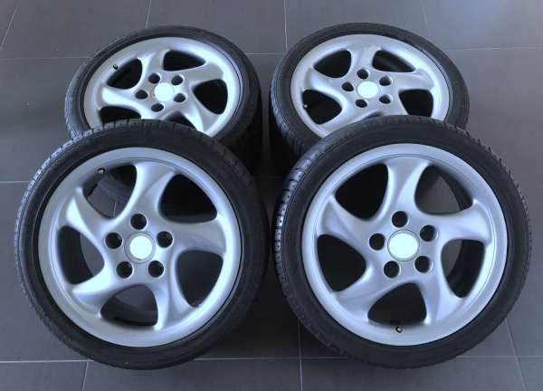 Turbo-Alufelgen 8 + 10 J 18, original, passend für Porsche 993